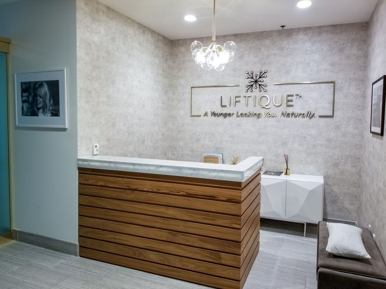 Reception Office Signs – Elevate First Impressions with Signature Branding Displays - Image 2